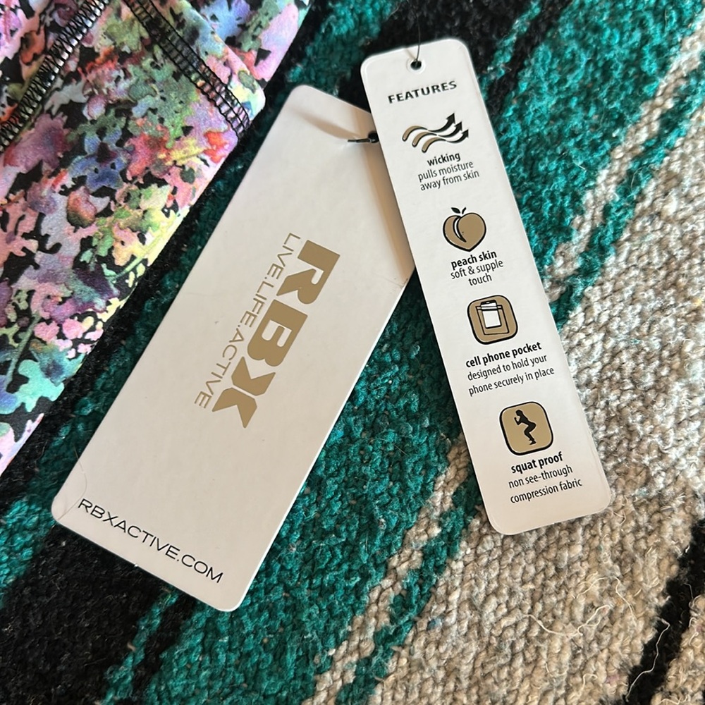 RBX *NWT* Women's Peached Tech Flex Floral Capri Leggings with Pockets - Picture 6 of 9
